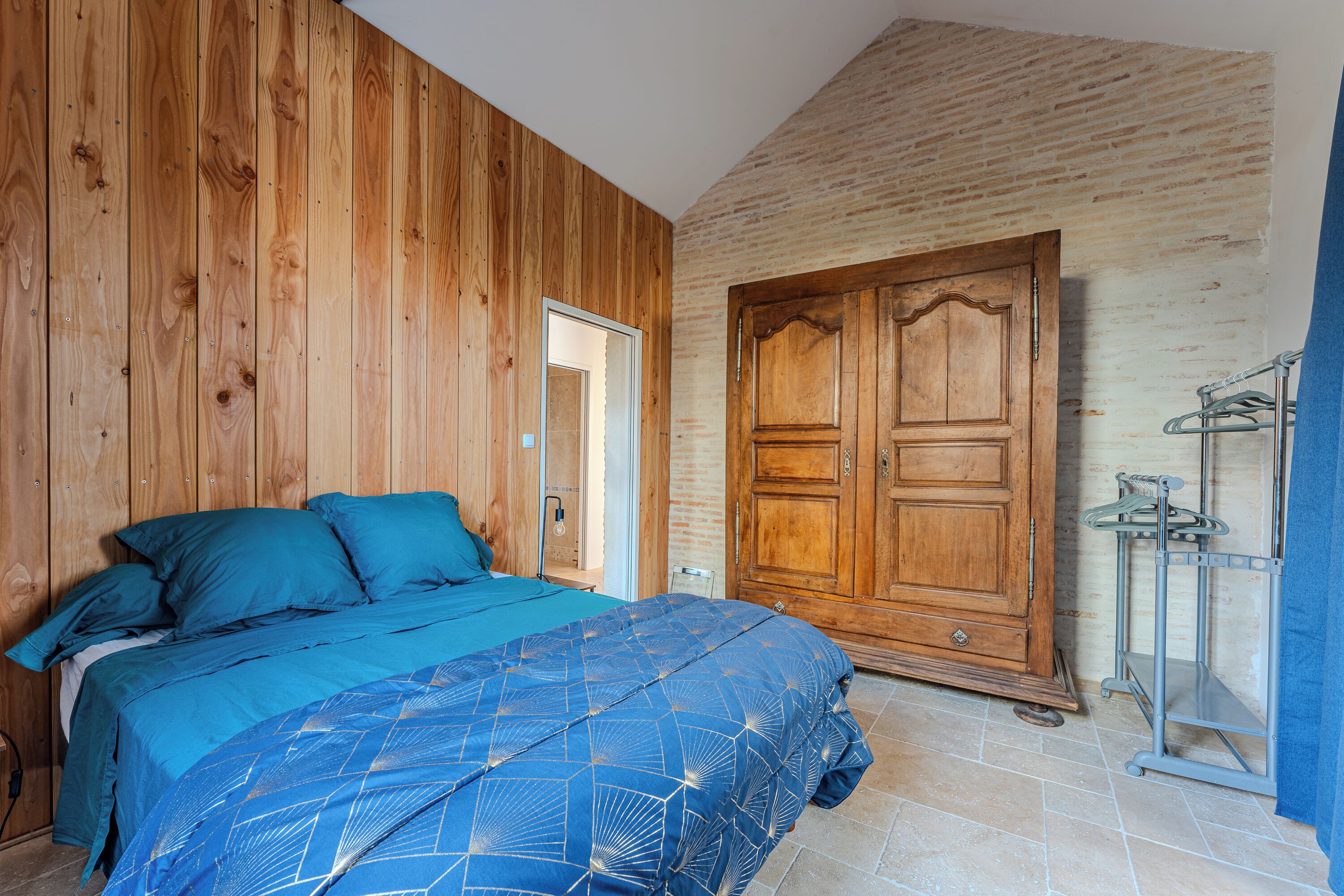 2 chambres, fer et planche à repasser, accès au Wi-Fi (inclus)