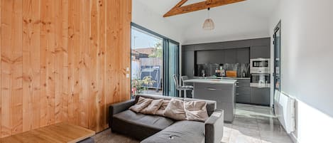 TV, tavolo da ping pong