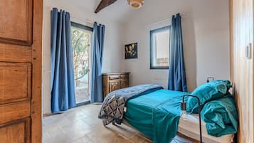 2 bedrooms, iron/ironing board, free WiFi, bed sheets