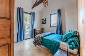2 makuuhuonetta, silitysrauta/-lauta, ilmainen Wi-Fi, vuodevaatteet