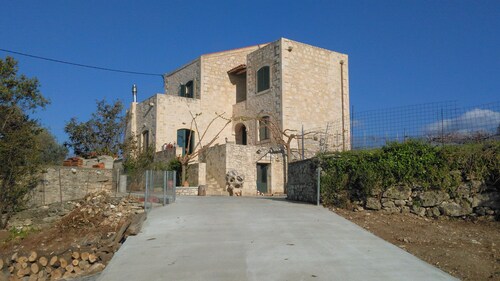 Country House 'Vila Aloni' with Private Terrace, Wi-Fi and Air Conditioning