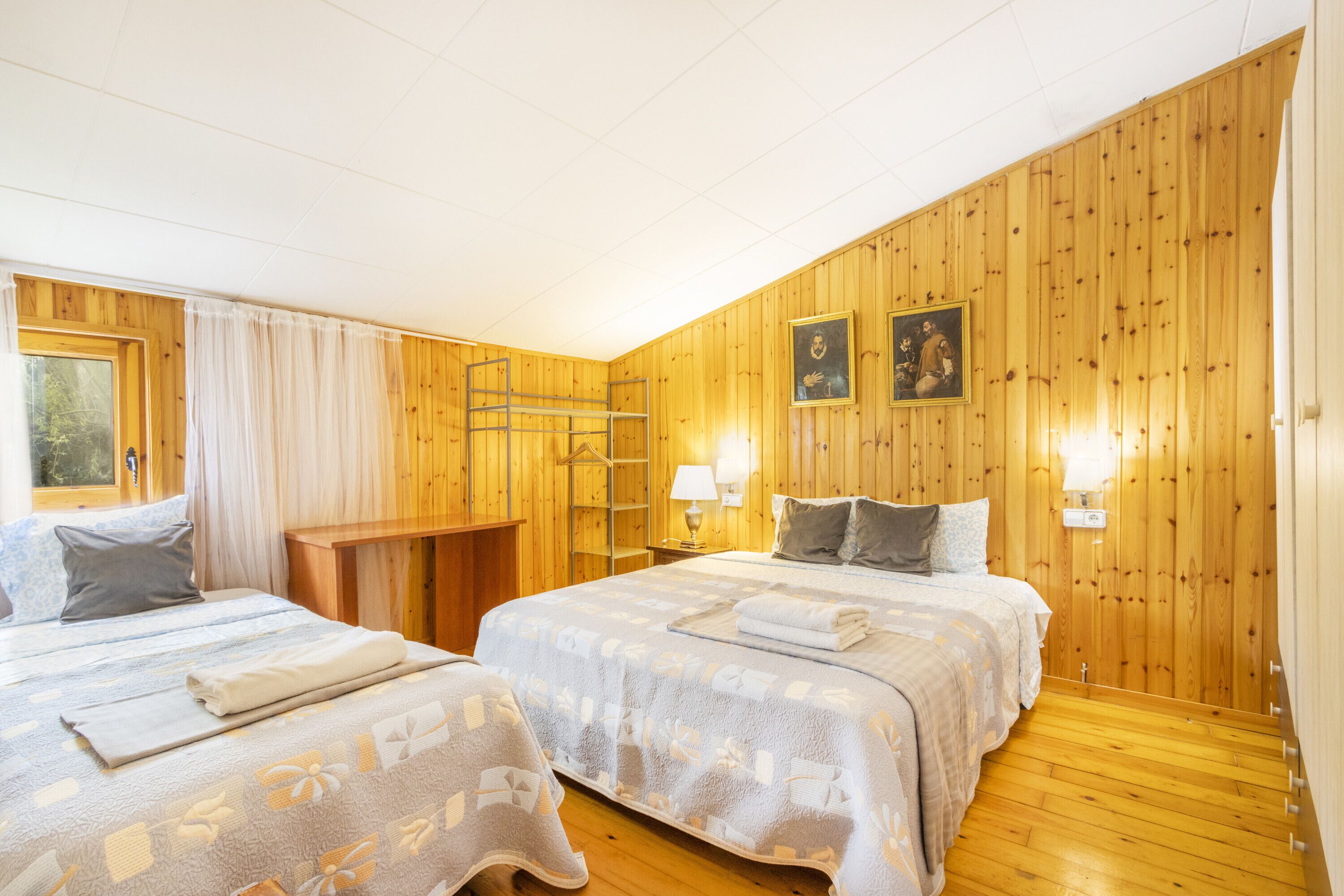 8 bedrooms, free WiFi, bed sheets