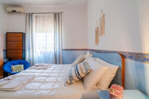 2 habitaciones, escritorio, tabla de planchar con plancha y wifi gratis 