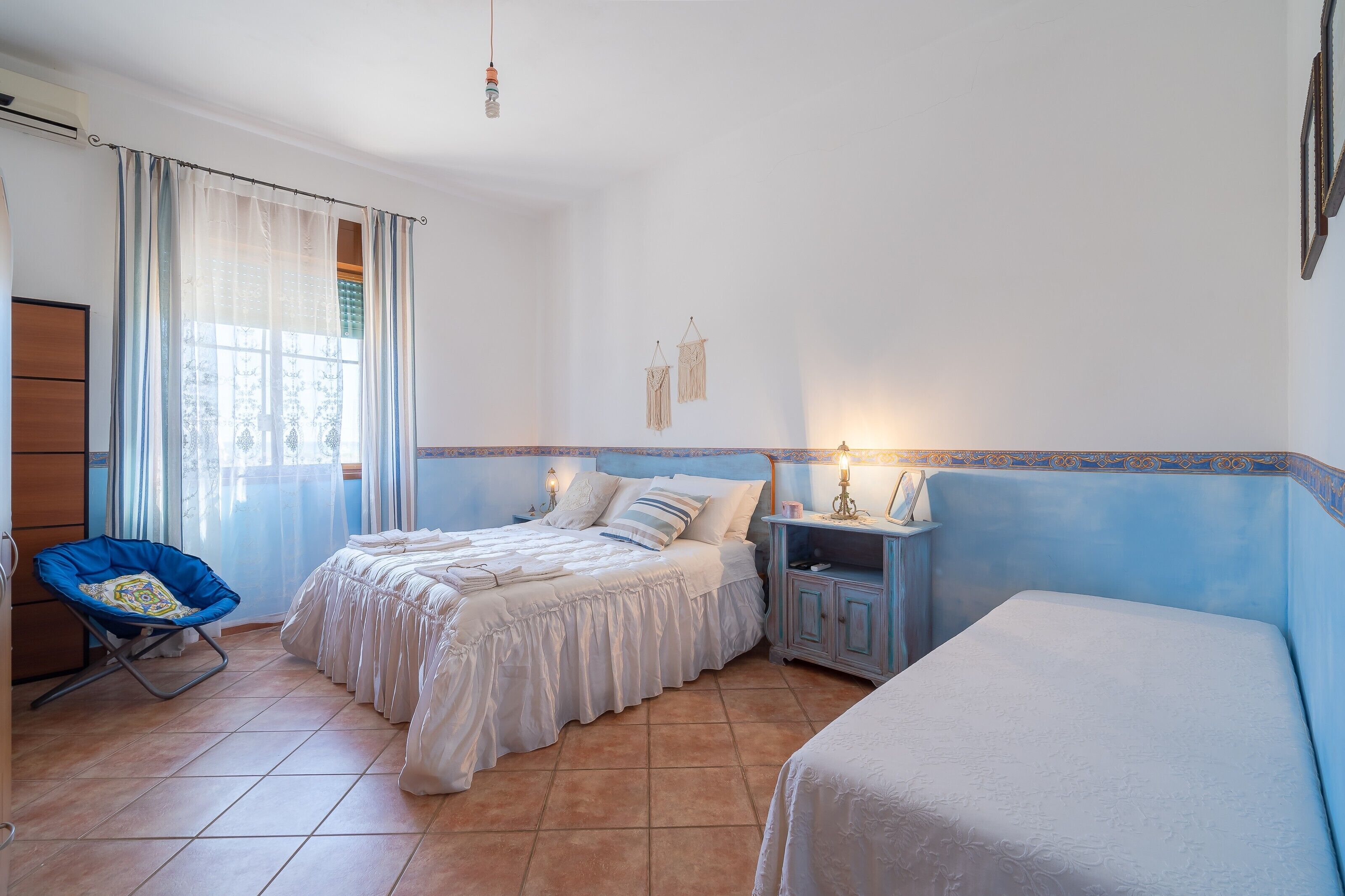 2 makuuhuonetta, työpöytä, silitysrauta/-lauta, ilmainen Wi-Fi