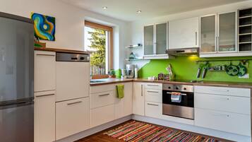 Réfrigérateur, four, plaque de cuisson, lave-vaisselle