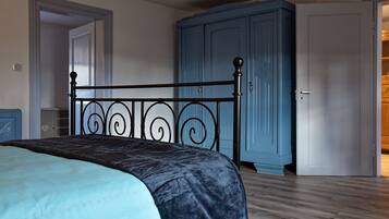 3 bedrooms, free WiFi, bed sheets
