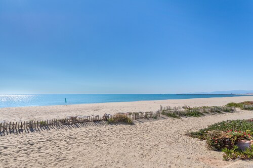 Naturist holiday home 'Résidence Naturiste Eden' with sea view, private terrace, and Wi-Fi