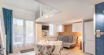 Holiday Home 'Residence Naturiste Eden' with Sea View, Private Terrace and Wi-Fi