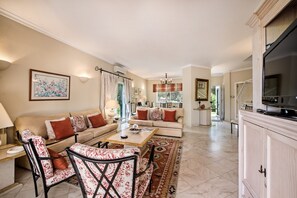 TV, DVD player, stereo - Villa "Mng Elliott 52" with Private Pool & Wi-Fi (Vale do Lobo)