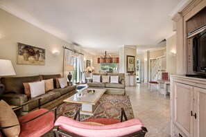 TV, DVD-spiller og stereoanlegg