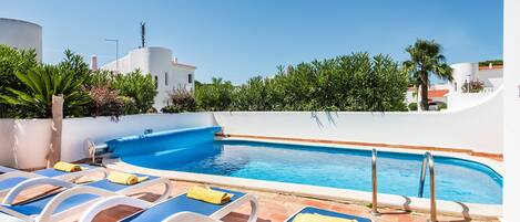 Et oppvarmet basseng