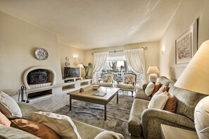 TV, peis, DVD-spiller og stereoanlegg