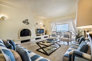 TV, fireplace, DVD player, stereo