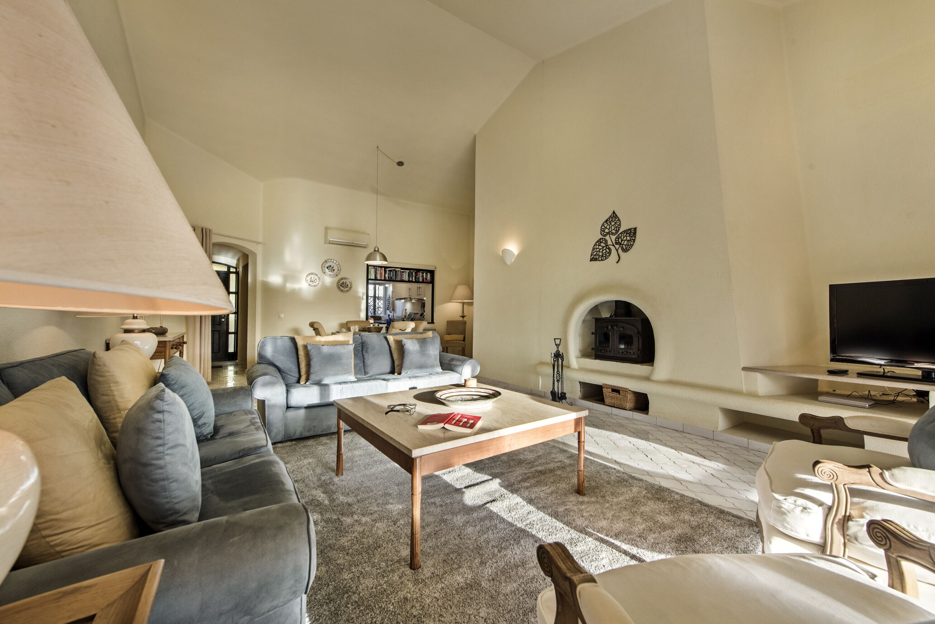 TV, fireplace, DVD player, stereo