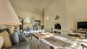 TV, fireplace, DVD player, stereo