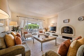 TV, fireplace, DVD player, stereo
