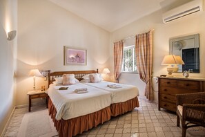 3 bedrooms, iron/ironing board, free WiFi, bed sheets - Villa "Mng Elliott 76" with Private Pool & Wi-Fi (Vale do Lobo)