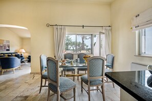 Dining - Apartment "Mng Elliott 90c" with Private Terrace & Wi-Fi (Vale do Lobo)