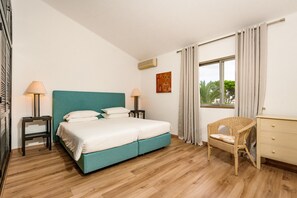 3 bedrooms, iron/ironing board, free WiFi, bed sheets - Apartment "Mng Elliott 90c" with Private Terrace & Wi-Fi (Vale do Lobo)