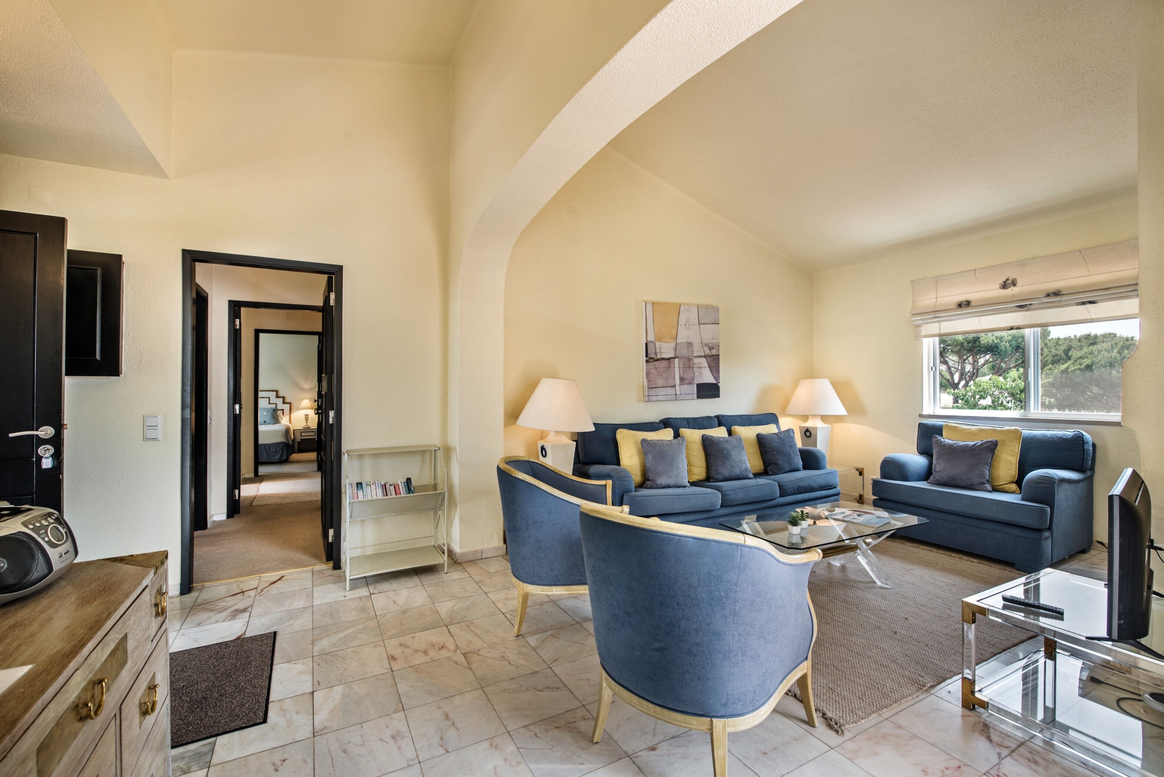 TV, fireplace, stereo