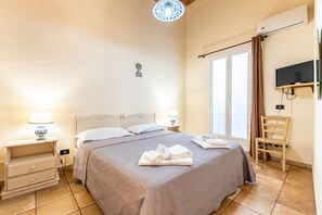 6 bedrooms, free WiFi, bed sheets