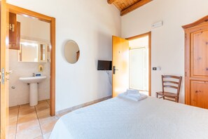 6 bedrooms, free WiFi, bed sheets