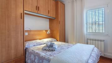 2 quartos, ferros/tábuas de passar roupa, Wi-Fi de cortesia