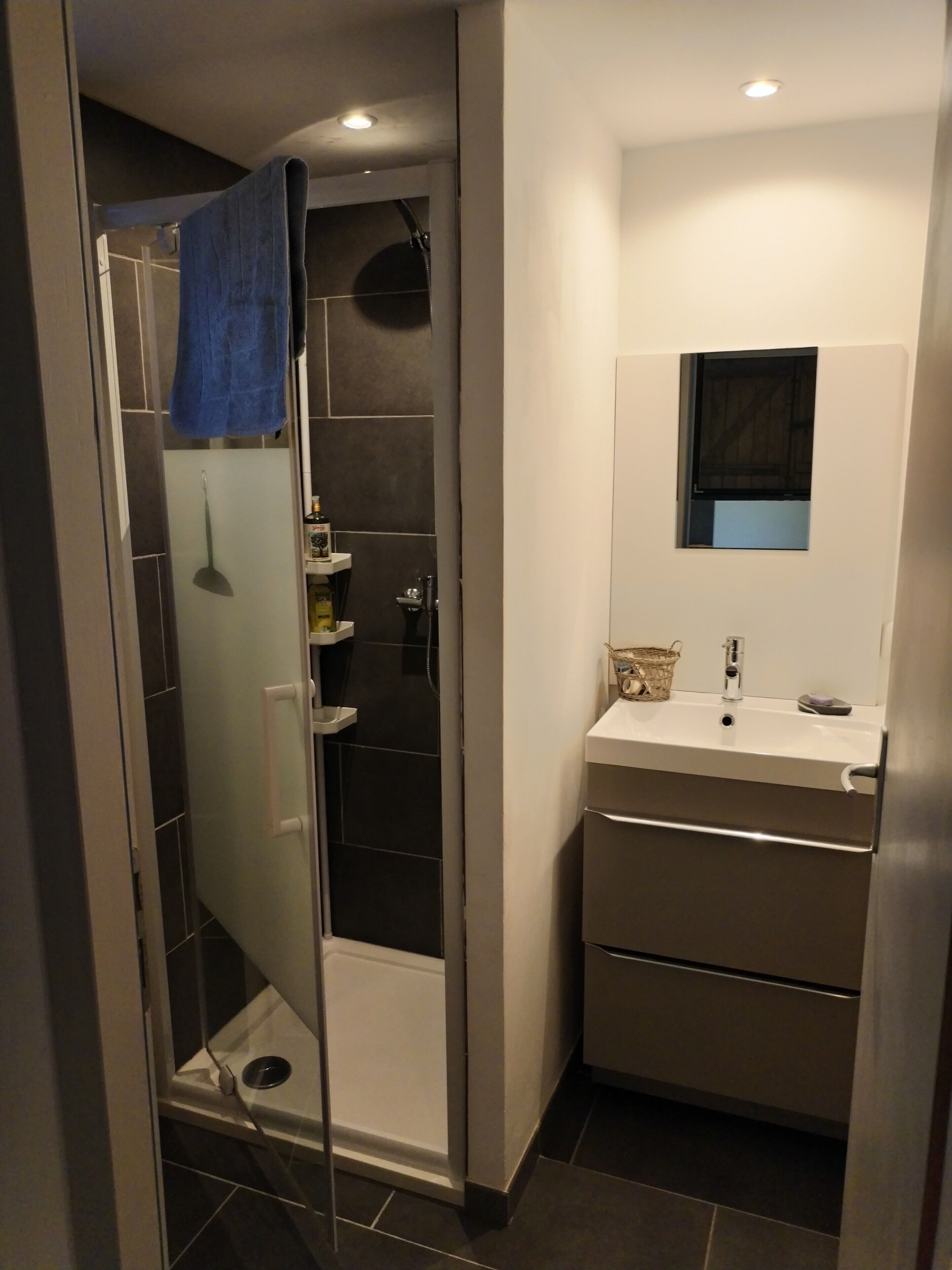 Shower, free toiletries, hair dryer, towels