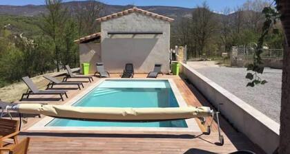 Maison de vacances 'Le Cigalou - DrÎme Provençale' avec vue sur la montagne, piscine et Wi-Fi