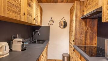 冰箱、微波炉、炉灶、洗碗机