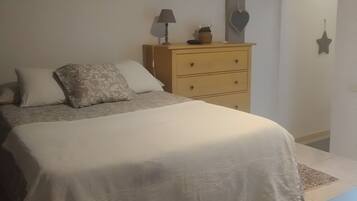 1 bedroom, iron/ironing board, free WiFi, bed sheets