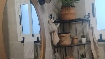 Shower, hair dryer, towels