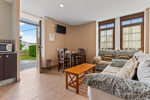 TV - Apartment 'Cetareas 1' with Garden, Barbecue and Wi-Fi (Rinlo)