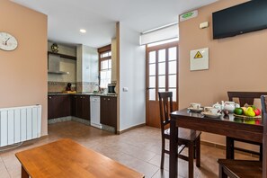 Dining - Apartment 'Cetareas 1' with Garden, Barbecue and Wi-Fi (Rinlo)