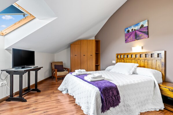 2 bedrooms, iron/ironing board, free WiFi