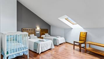 2 bedrooms, iron/ironing board, free WiFi