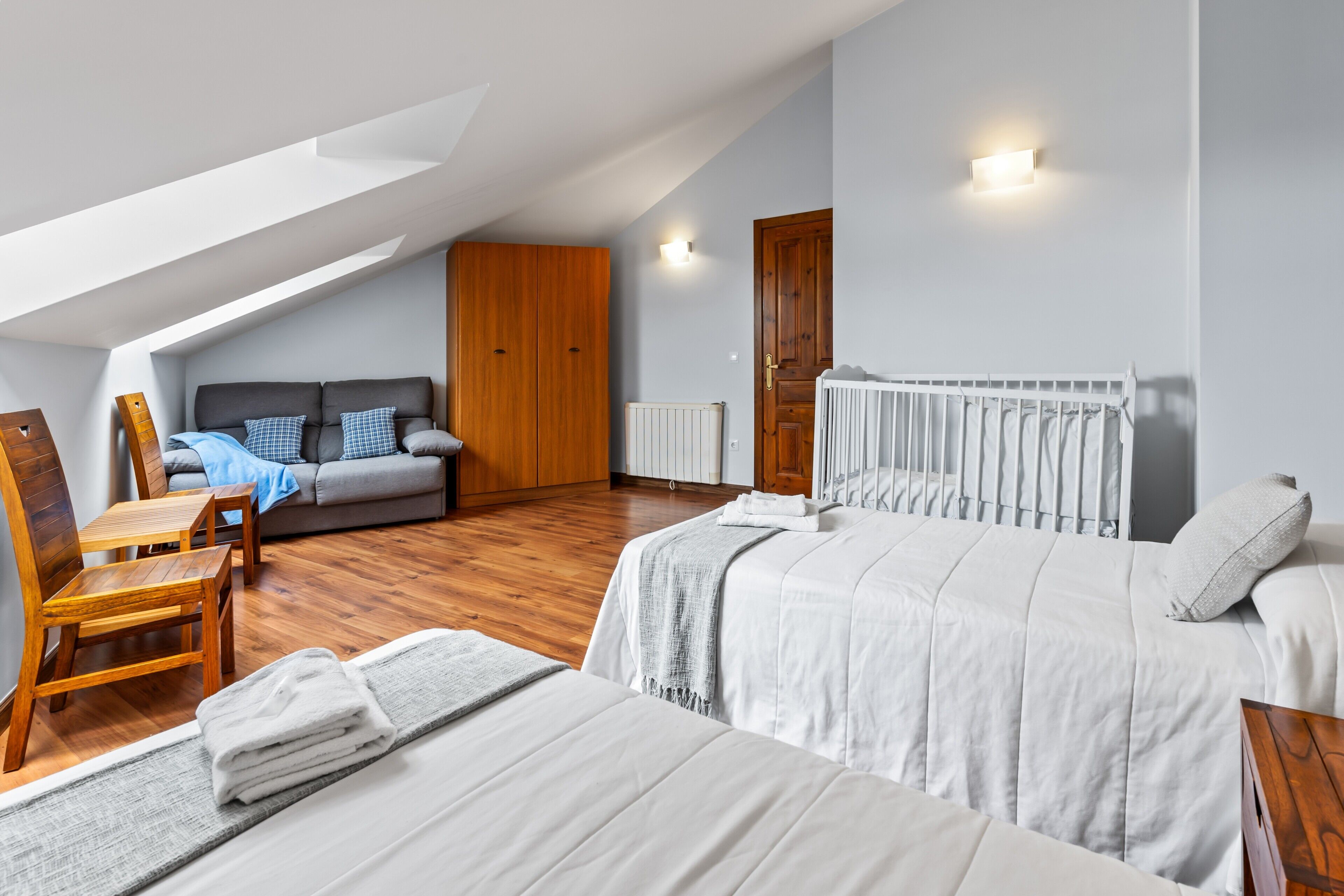 2 bedrooms, iron/ironing board, free WiFi