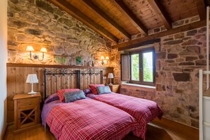 4 soverom, wi-fi (inkludert) og sengetøy