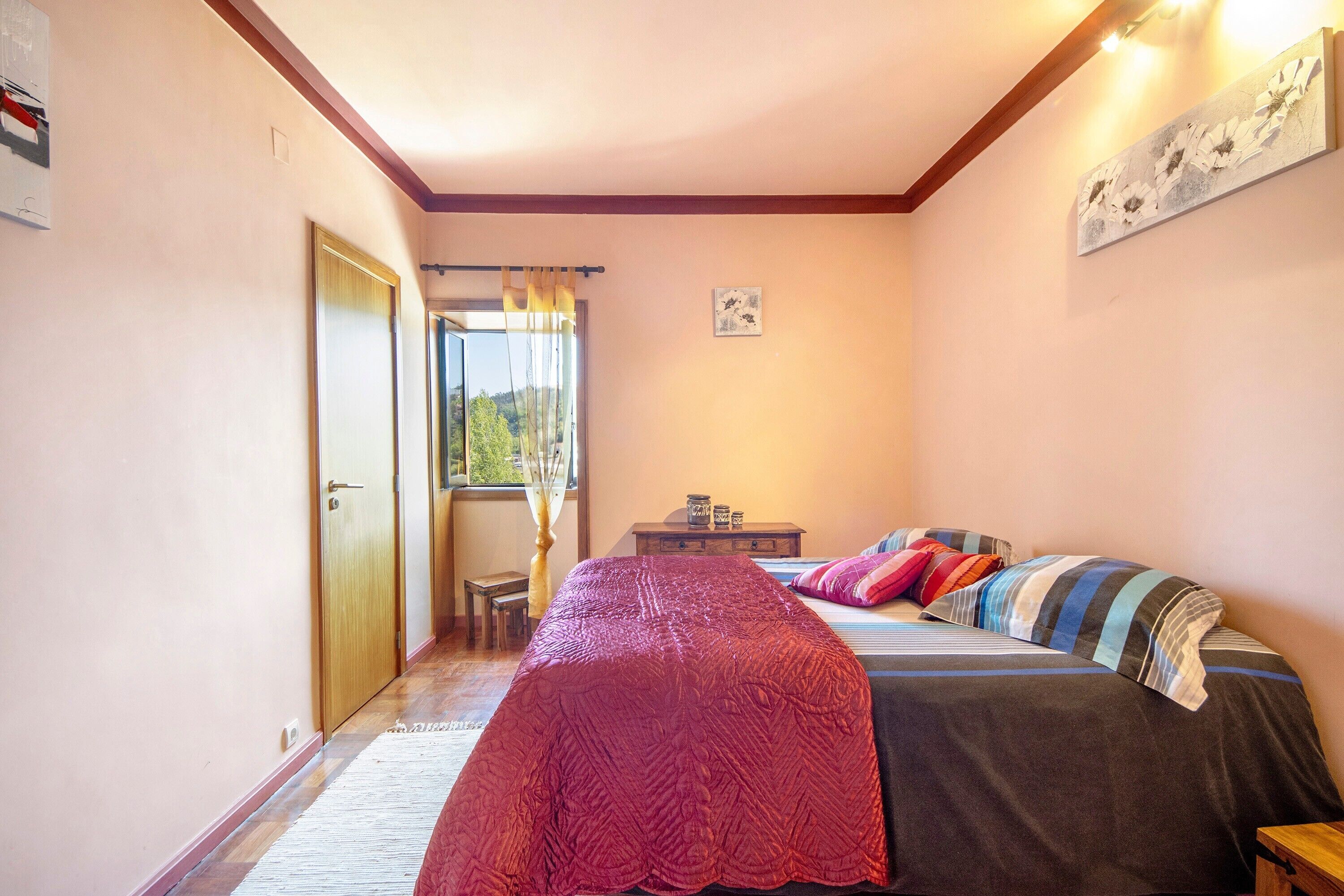 5 Schlafzimmer, Bügeleisen/Bügelbrett, kostenloses WLAN, Bettwäsche