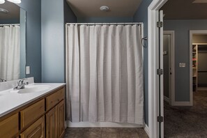 Jetted tub, towels, soap, shampoo