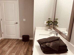 Hårføner, håndklær, såpe og sjampo