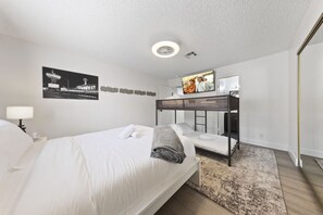 2 bedrooms, desk, iron/ironing board, travel crib