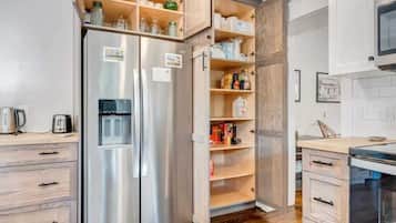 Keittoastiat/astiat/ruokailuvälineet