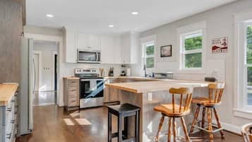 冰箱、微波炉、烤箱、炉灶