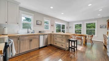 Keittoastiat/astiat/ruokailuvälineet