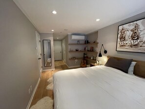 4 bedrooms, iron/ironing board, WiFi, bed sheets - Luxury house in the most coveted part of Brooklyn- calm/minutes from Manhattan! (Brooklyn)