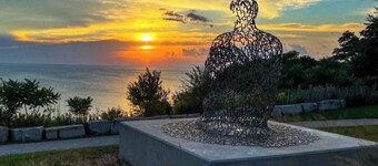 Peaceful East Side-2 min UWM-Dining-Coffee-Parking