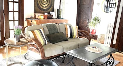 East Side Summer Escape • 3BR Near Lake Michigan, UWM & Coffee Shops + Garage
