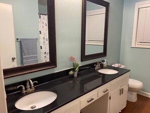 Towels, soap, toilet paper - Charming Vacation Home near Augusta masters, Perfect Retreat for the Tournament! (Augusta)