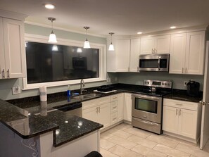 Microwave, oven, stovetop, dishwasher - Charming Vacation Home near Augusta masters, Perfect Retreat for the Tournament! (Augusta)